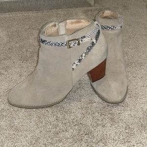 Vionic booties